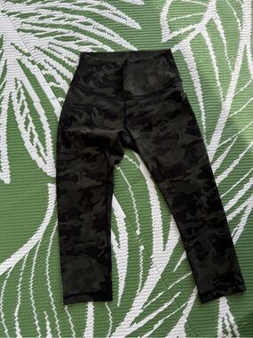 Cropped Green Camouflage Print Cropped Lululemon Leggings Size 6